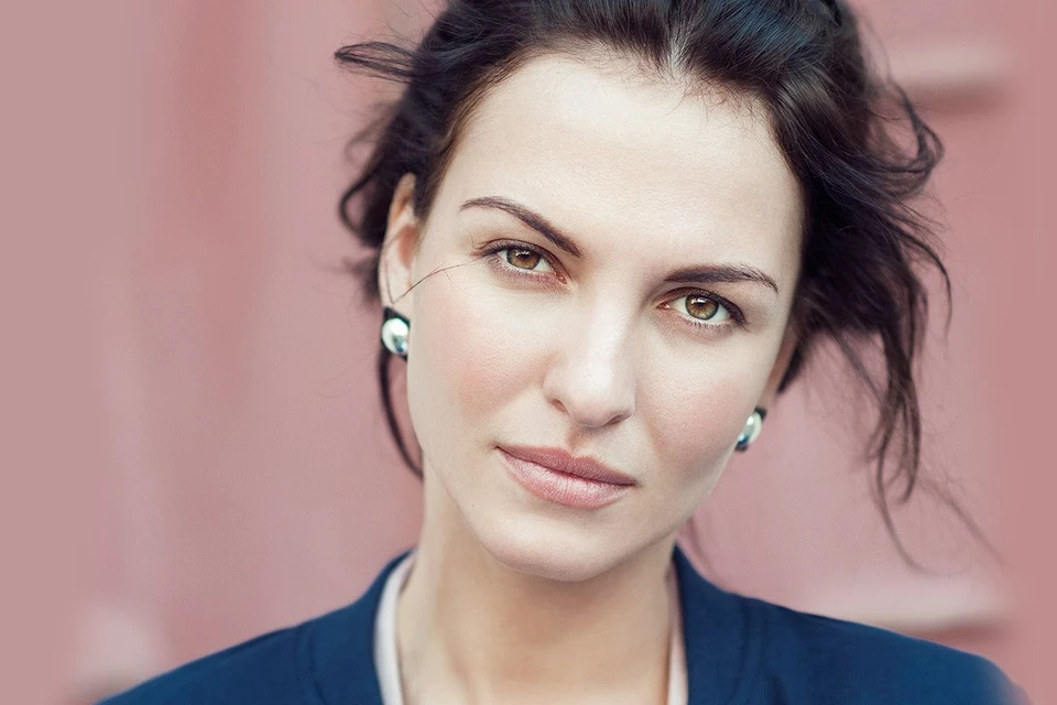 Поэтесса Ах Астахова в прямом эфире на радио "Комсомольская правда" - KP.RU