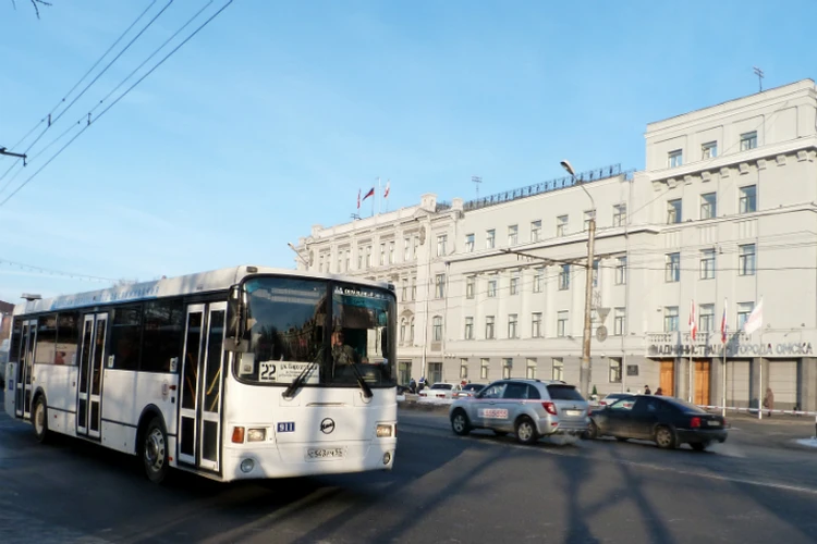 Проезд в троллейбусах и трамваях Омска теперь можно оплатить через смартфон