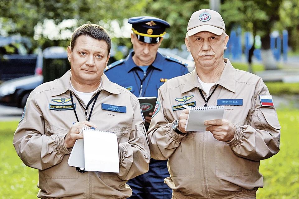 В ситкоме «Команда Б» Ян Цапник (слева) и Сергей Баталов играют наставников будущих космонавтов.