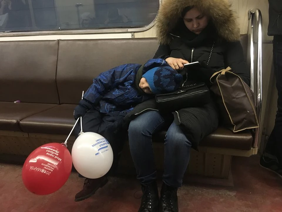 Сознательные граждане в московском метро 18 марта