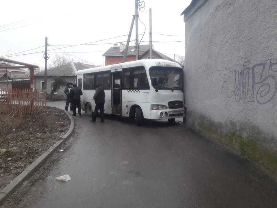 Волгоград калач на дону маршруток. Павловск Ростов на Дону автобус. Ставрополь-Ростов-на-Дону маршрутки. Авария г Ростов на Дону автобус 3 маршрут сегодня на 14 линии.