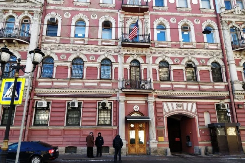 Дипломатов выселяют из здания на Фурштатской.