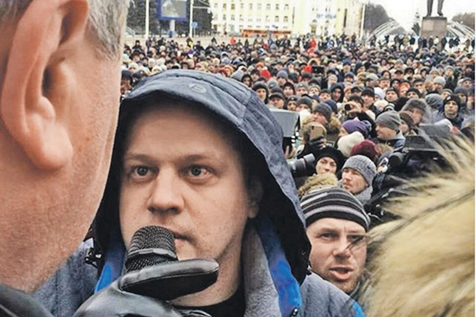 На траурную акцию 27 марта вышли несколько тысяч человек. На первом плане - Игорь Востриков. Фото: instagram.com/aavst