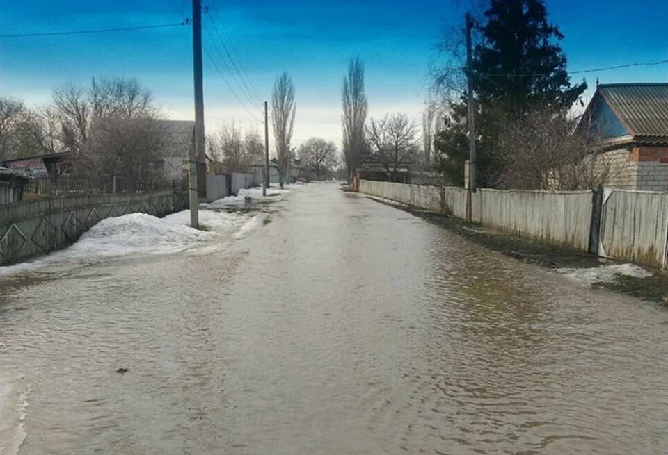 Во Фроловском районе талые воды затопили улицы хутора Терновка. Фото: Сергея Дуцева