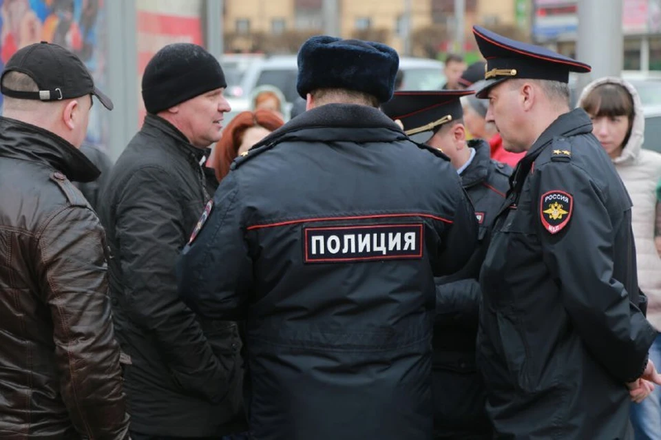 Почему много полиции. Много полиции. Много полицейских. Очень много полиции. Милиция много.