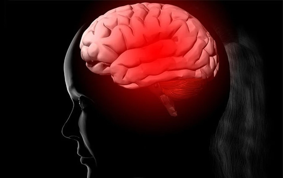 Одной из отличительных черт болезни Альцгеймера является аномальное накопление амилоид-бета-бляшек в головном мозге.