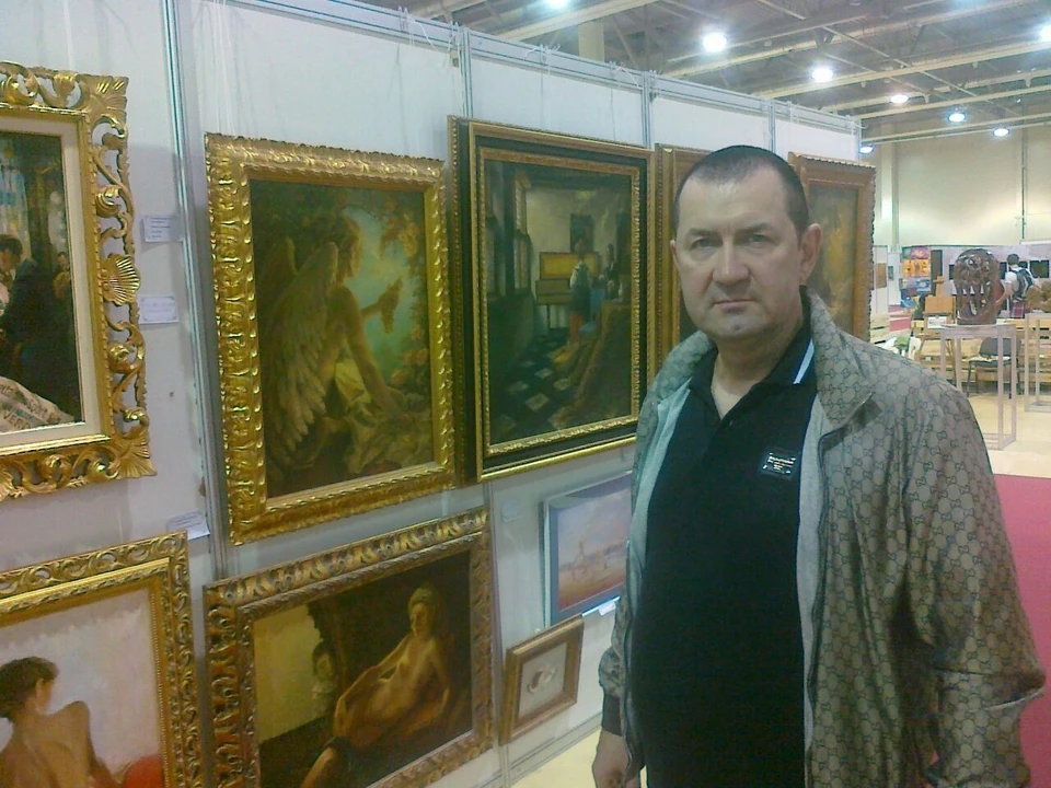 Константин выставляет свои работы на выставке. Фото: личных архив Константина Николаева.