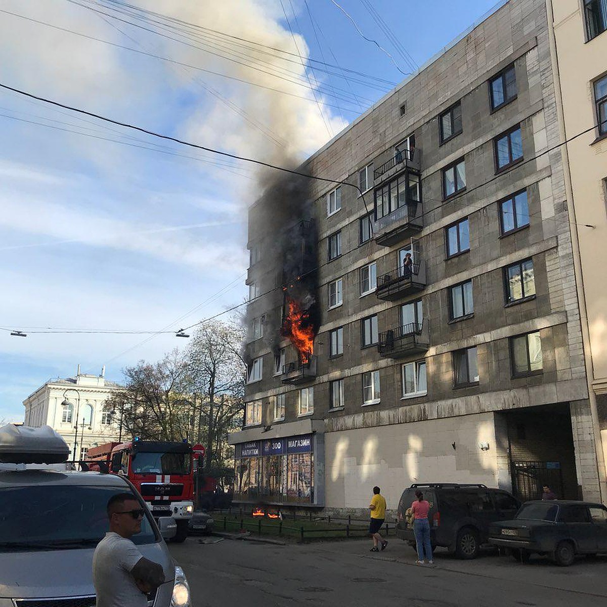 Пожар в жилом доме на Васильевском острове: из-за огня пострадали трое  детей - KP.RU