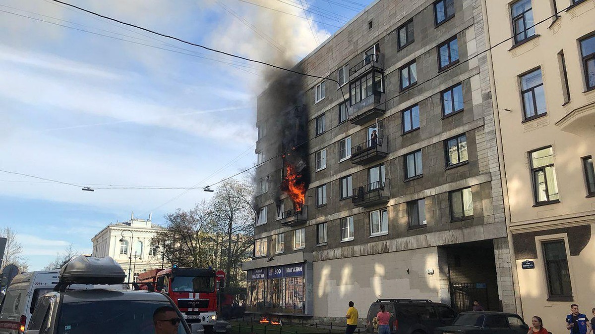 Пожар в жилом доме на Васильевском острове: из-за огня пострадали трое  детей - KP.RU