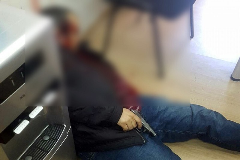 Мужчина покончил с собой на глазах множества людей (Фото: unimedia.info).