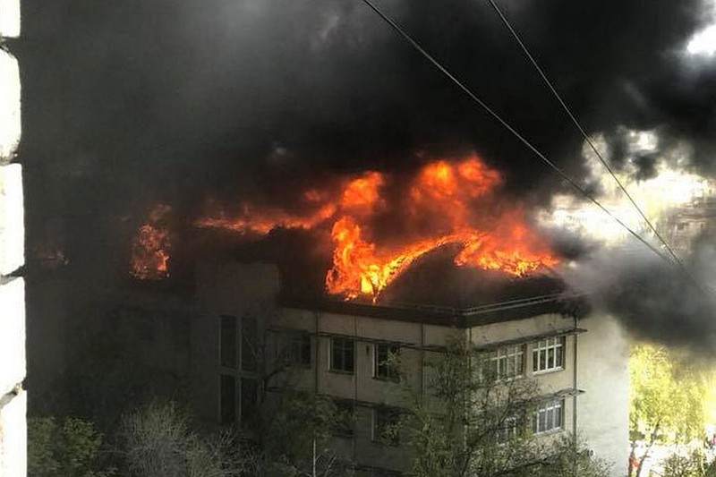 Сильный пожар случился на Телецентре. Фото: Валерий Осталеп