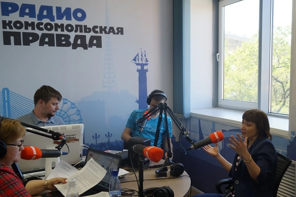 Анастасия Худченко в студии радио «Комсомольская правда» – Приморье»