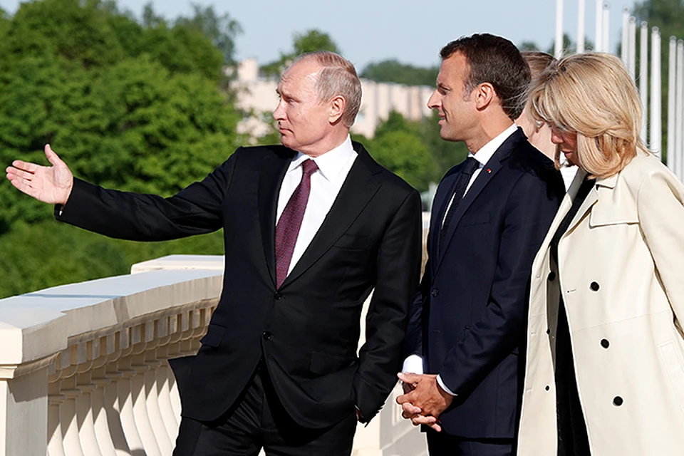 Официальный визит президента Франции был привязан к Санкт-Петербургскому экономическому форуму, на котором Макрон вместе с Путиными выступит в пятницу