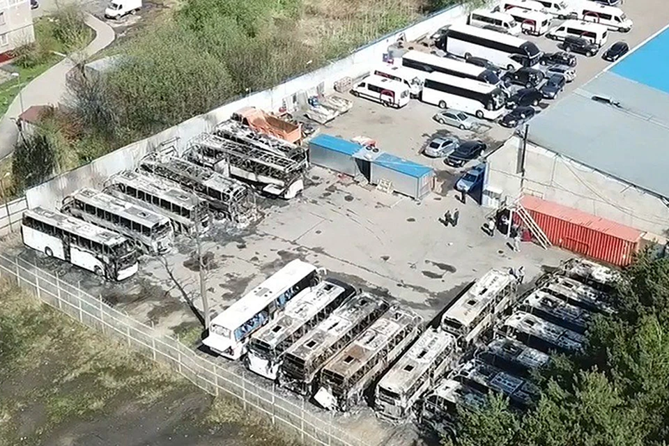 По данным источников, было уничтожено и повреждено до 23 машин, стоявших на закрытой парковке