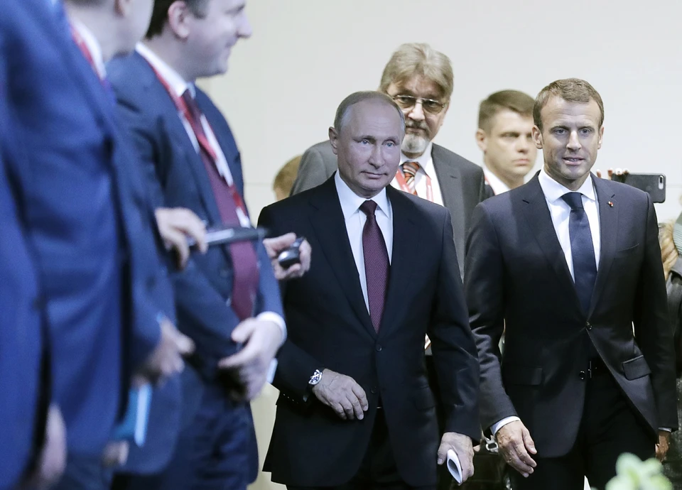 Президенты России и Франции на ПМЭФ-2018