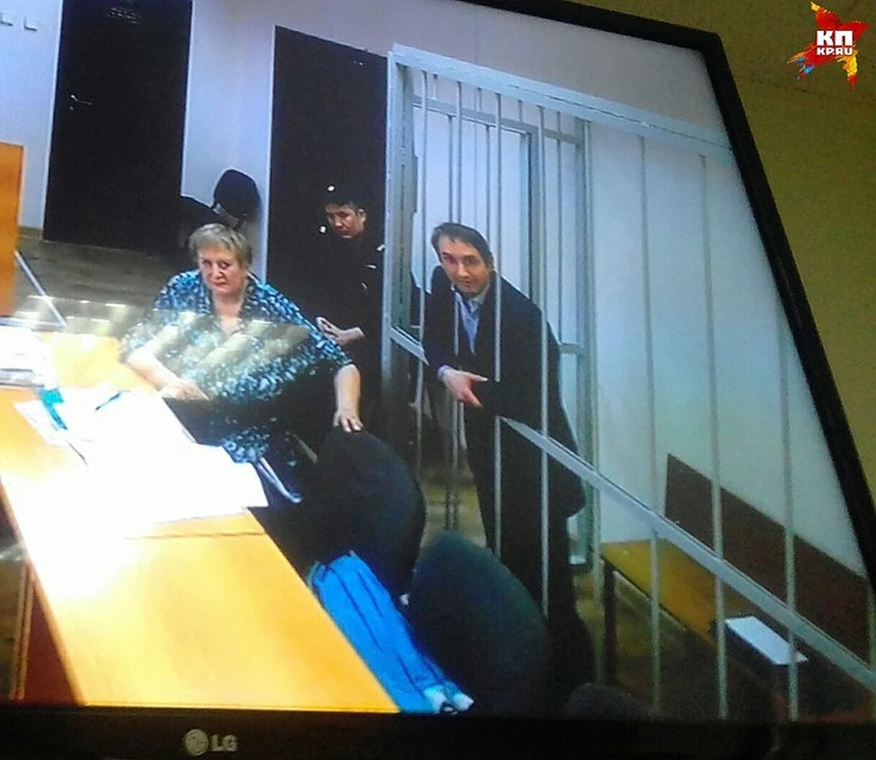 Константину Ромаданову грозит 9 лет колонии строгого режима и штраф в сумме 180 млн рублей.
