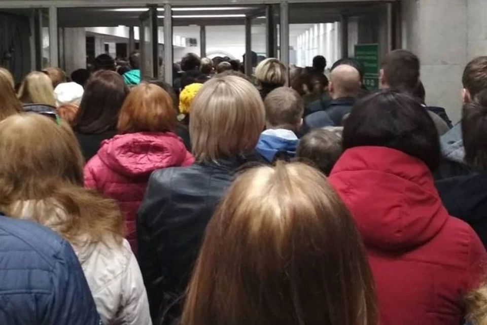 Из-за усиления мер безопасности, в метро было не протолкнуться. Фото: Е1.ru
