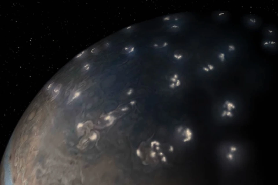 Гигантские огненные сполохи вспыхивают в небе Юпитера.