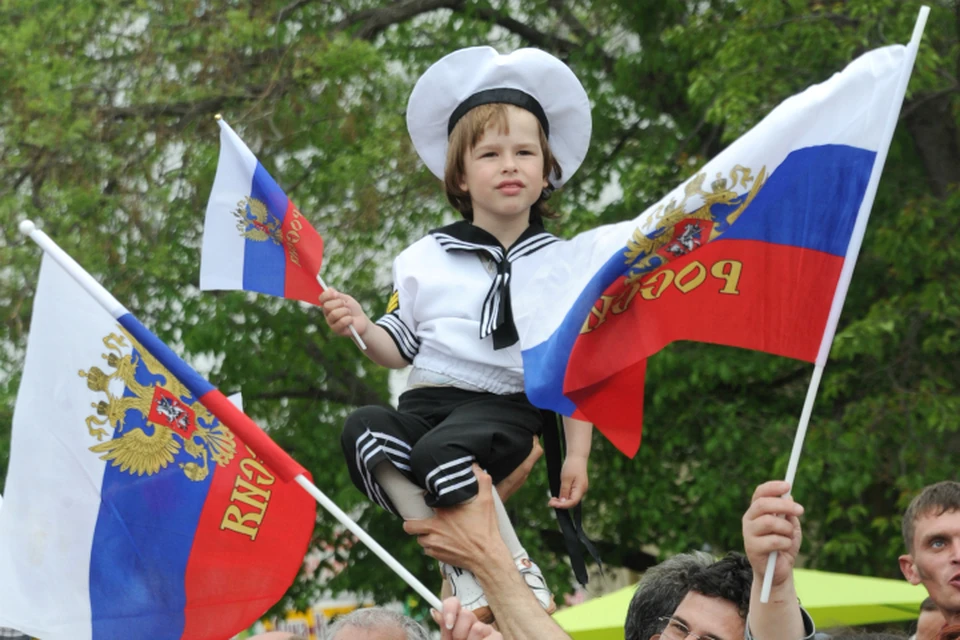 «Комсомолка» узнала, что ждет народ 12 июня, куда можно сходить, чтобы повеселиться.