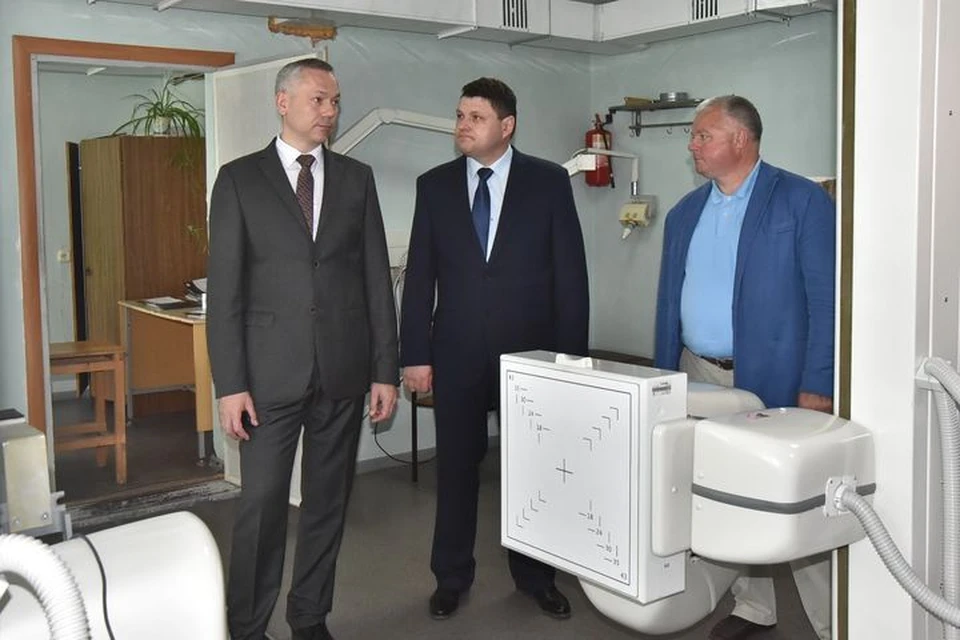 Андрей Травников дал поручение решить проблему с флюорографом в срочном порядке. Предоставлено пресс-службой правительства Новосибирской области.