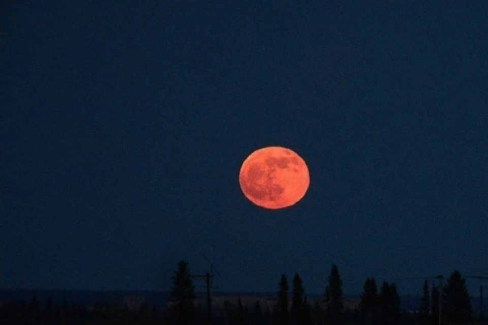 "Кровавая" Луна будет висеть на небе очень долго.