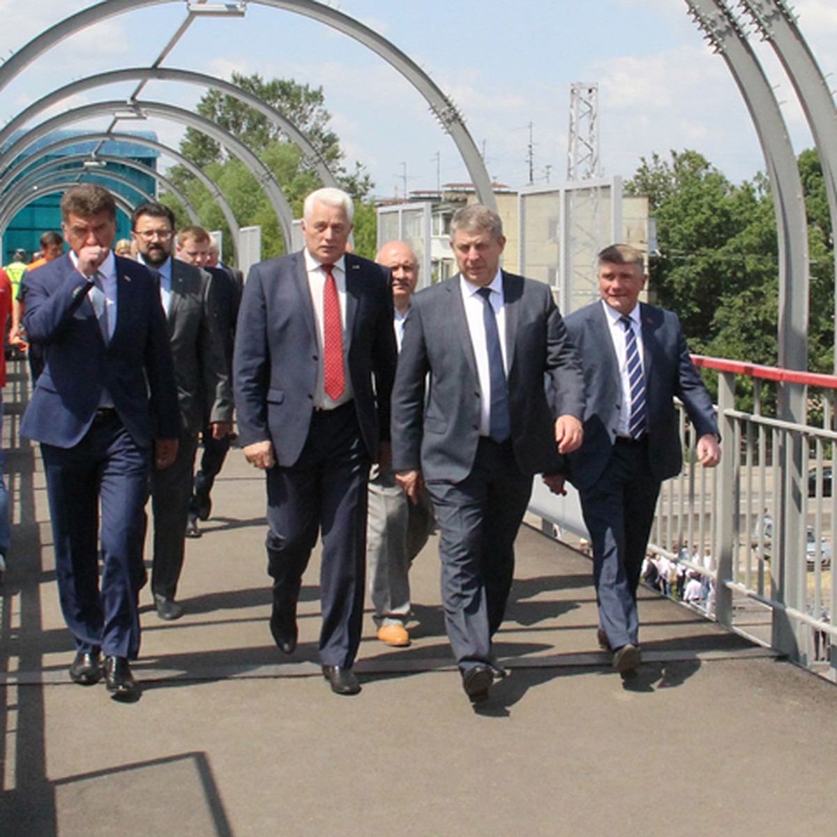 На станции Брянск-Льговский торжественно открыли новый пешеходный мост -  KP.RU