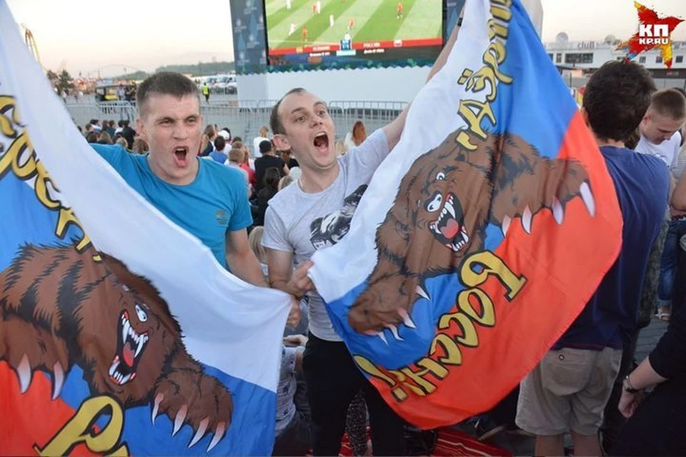 Новосибирские фанаты напугали полицию.
