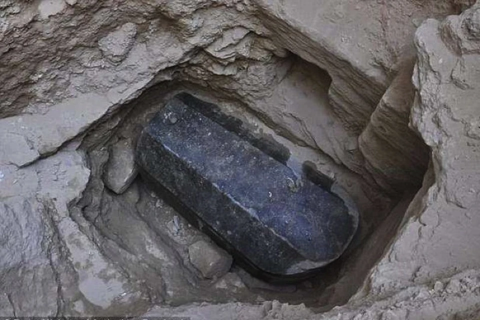 Обнаруженный саркофаг выглядит весьма загадочно.