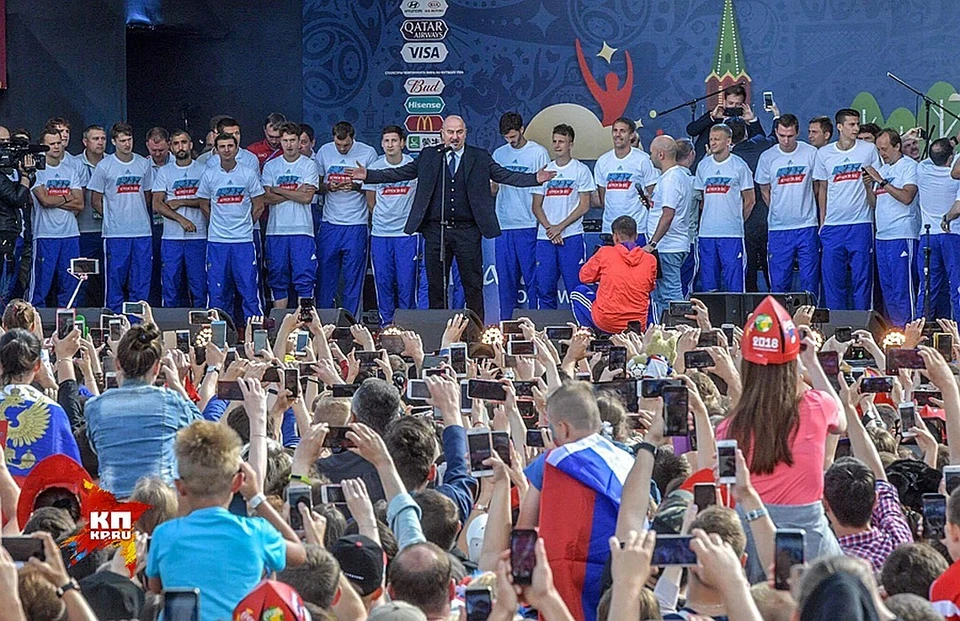 Тысячи болельщиков пришли на встречу со сборной России на Воробьевых горах, чтобы сказать "спасибо"!