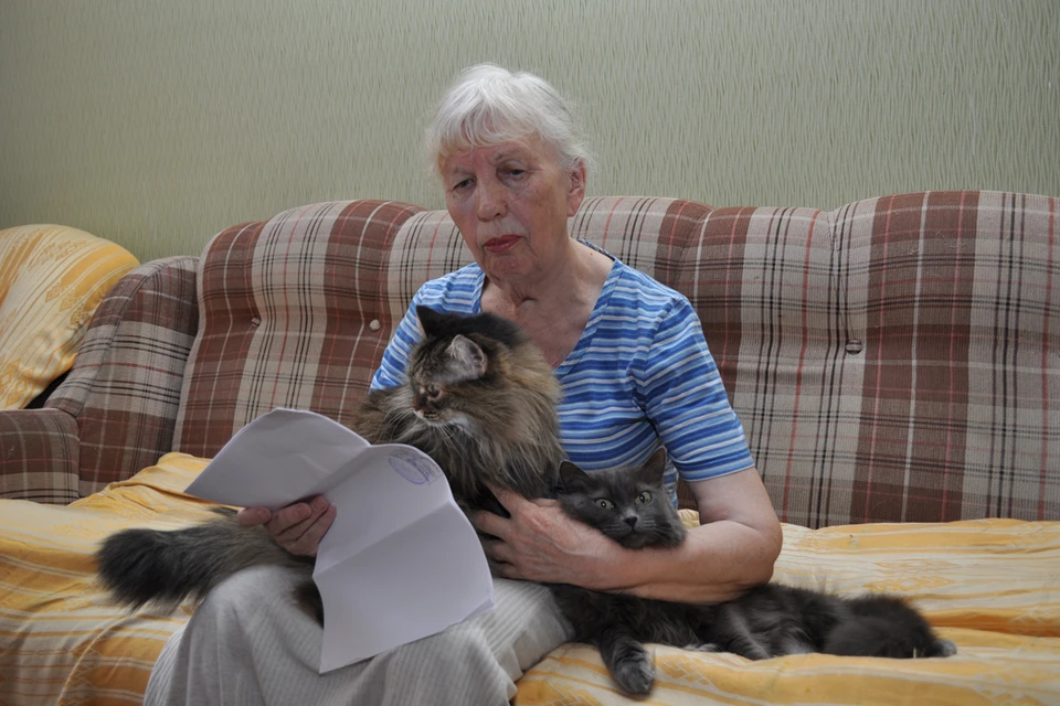 72-летняя Алевтина Веснина вместе с кошками могут оказаться на улице. Фото: Ассоциации прав заемщиков
