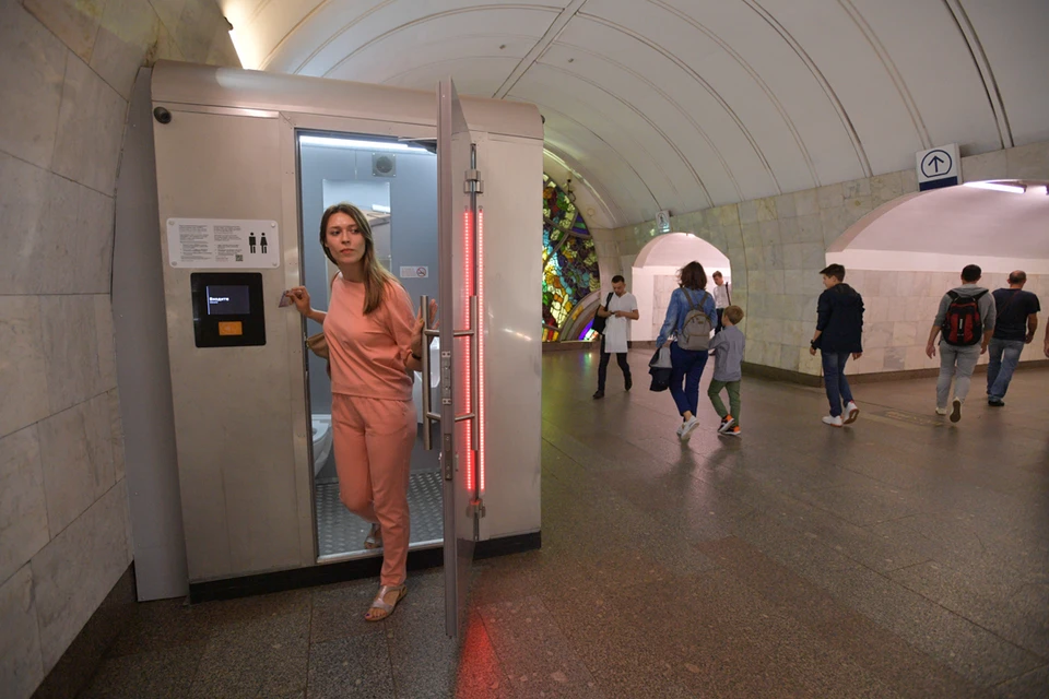 В московском метро открыли 15 туалетов, но пускают не всех