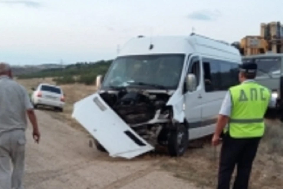 Авария произошла на 860-м километре федеральной автотрассы «Кавказ» в районе города Избербаш в 4 часа 20 минут утра. Фото:МЧС Дагестана