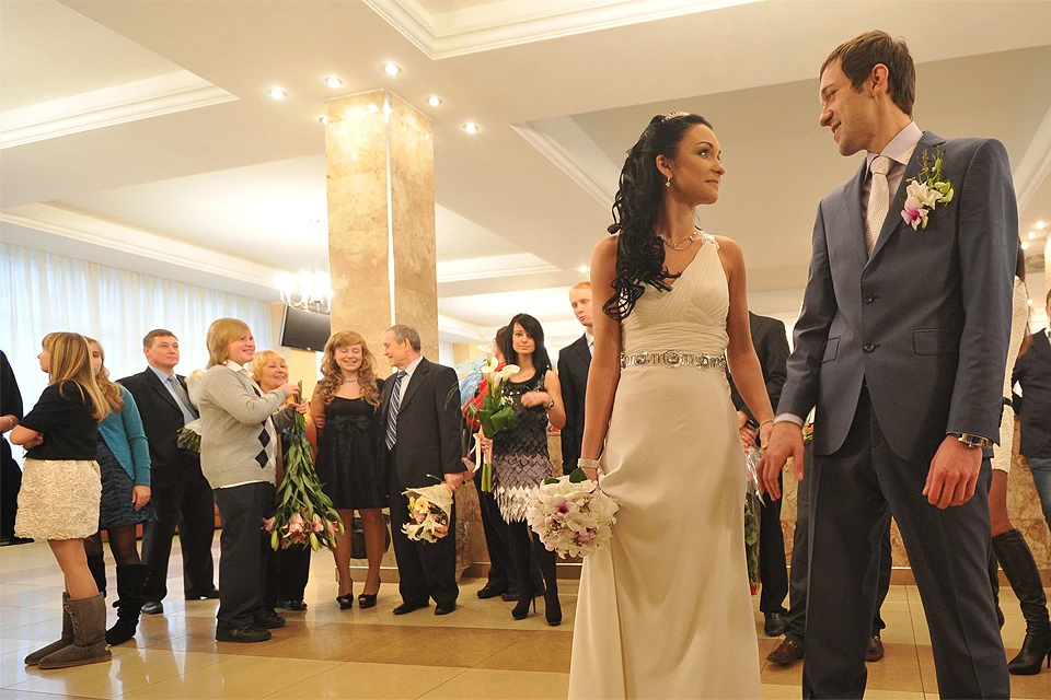Россиянам разрешат самим выбирать дату и время церемонии регистрации брака в ЗАГСе.