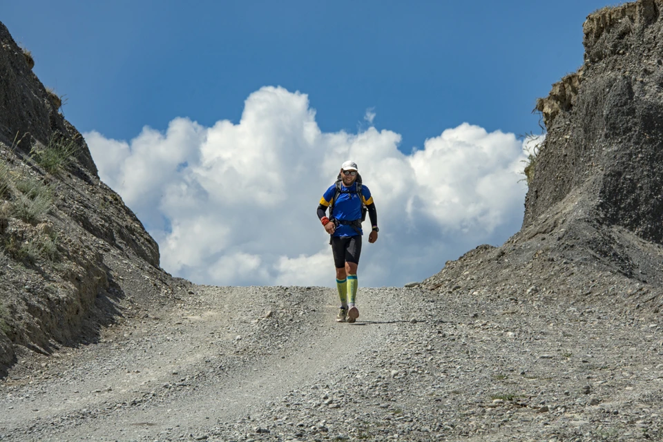 Марафонец пробежал 800 км по алтайским горам