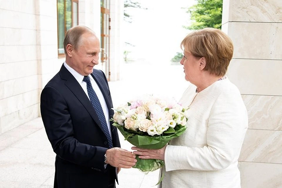 Президент РФ Владимир Путин и канцлер ФРГ Ангела Меркель