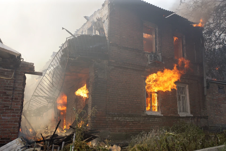 Огонь уничтожил десятки домов. Фото: пресс-служба губернатора РО / Павел Сапрыкин.