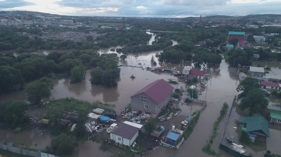 Под воду уходят дороги, улицы, дома - наводнения наблюдаются по всему Приморью. Фото: mark2_che