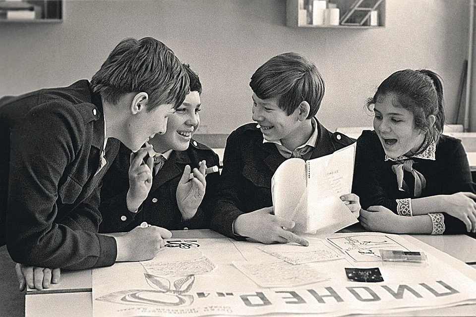 Во сколько учеба в школе во времена СССР и сейчас? ФОТО: Сергей СУББОТИН/РИА Новости