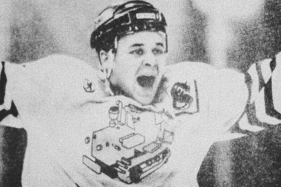 Павел Лазарев был звездой хоккея в 90-х. Фото: ХК "Трактор".