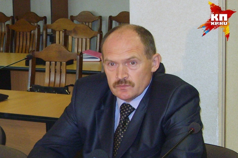 Сергей Смирнов поставил свою подпись на документах, которые разрешали ввести в эксплуатацию дома в Белых Берегах.