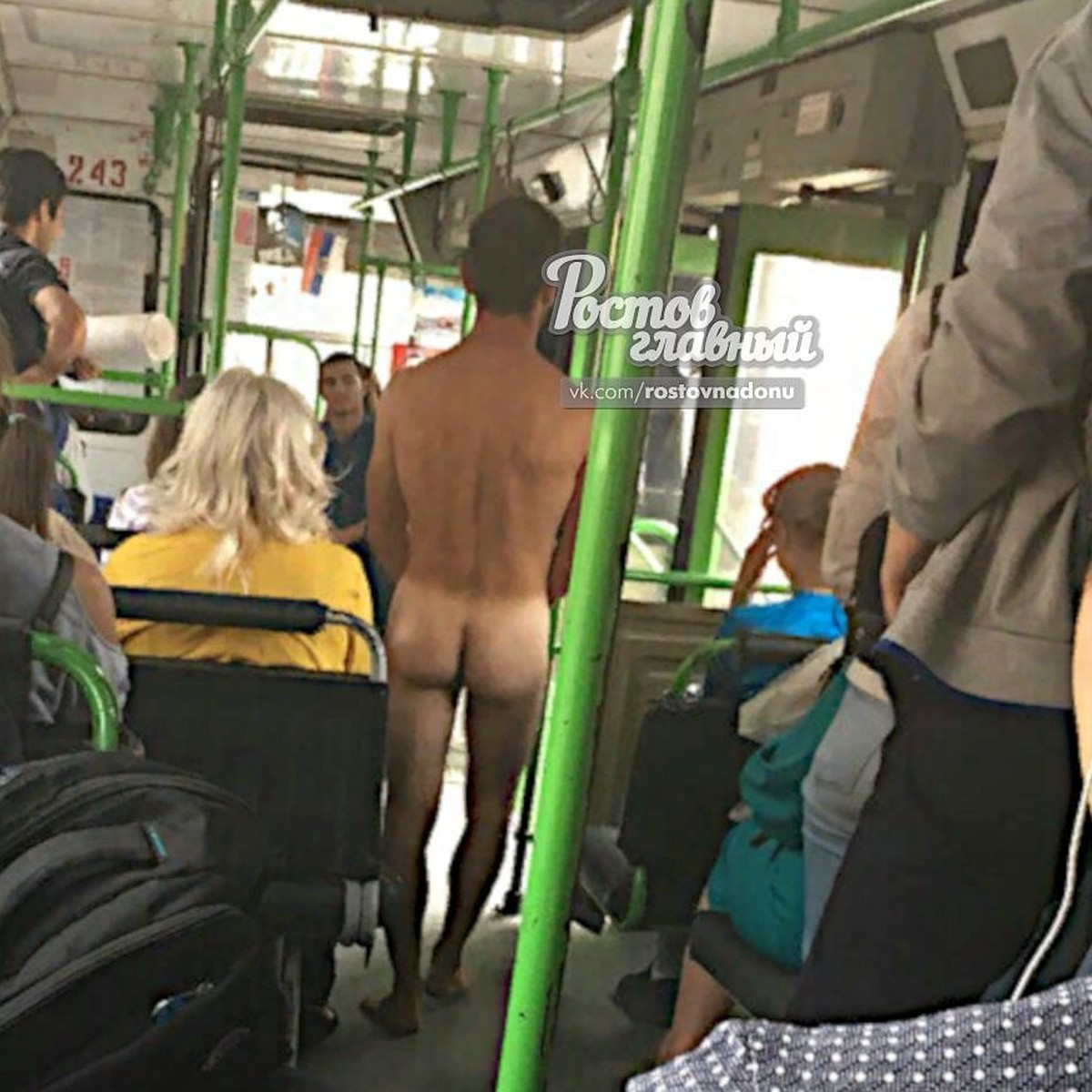 голые парни на транспорте фото 21