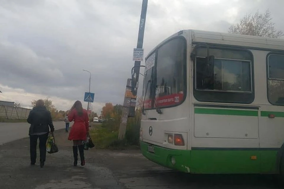 Ростислав Антонов сфотографировал автобус из которого в Новосибирске высадили ребёнка, у него не хватило денег на проезд. Фото: Ростислав Антонов
