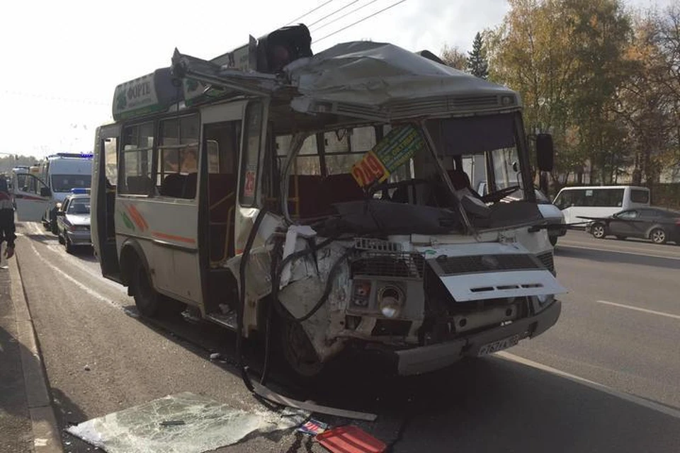 На остановке в Уфе столкнулись два пассажирских автобуса