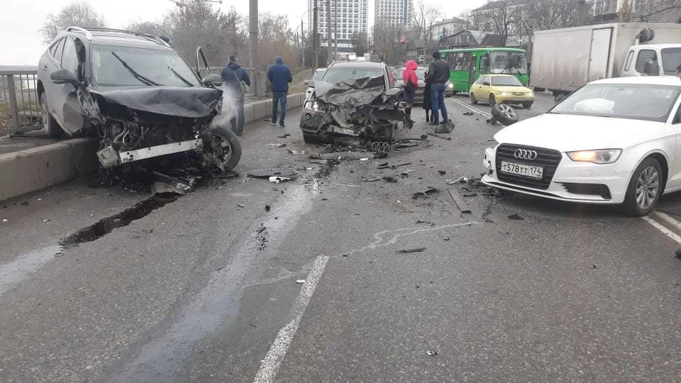 Движение по улице Щербакова оценивается в 3 км/ч. Фото: Александра Канаева/ группа «ВКонтакте» «Инцидент Екатеринбург»