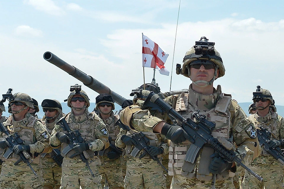 Грузинские военные во время совместных с НАТО учений, лето 2016 года.
