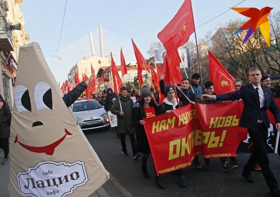 7 ноября. Владивосток. Шествие в честь годовщины Октябрьской революции прошло без участия Андрея Ищенко.