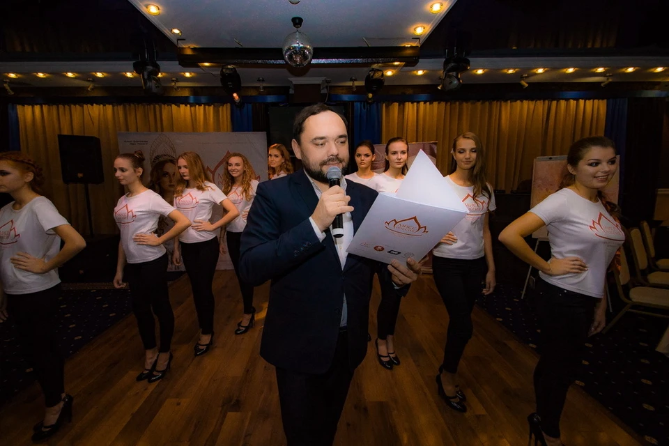 Конкурс талантов прошел в зале ресторана "Аристократ" в Пскове. Фото: Дмитрий Самосудов.
