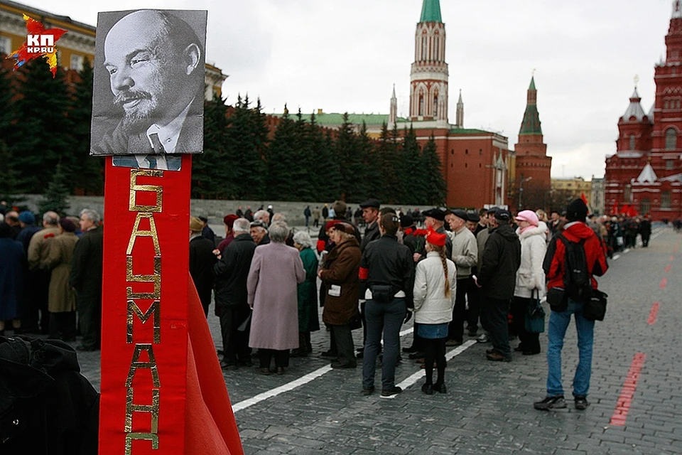 Депутат предложил прокатить тело Ленина на бронепоезде по российским городам