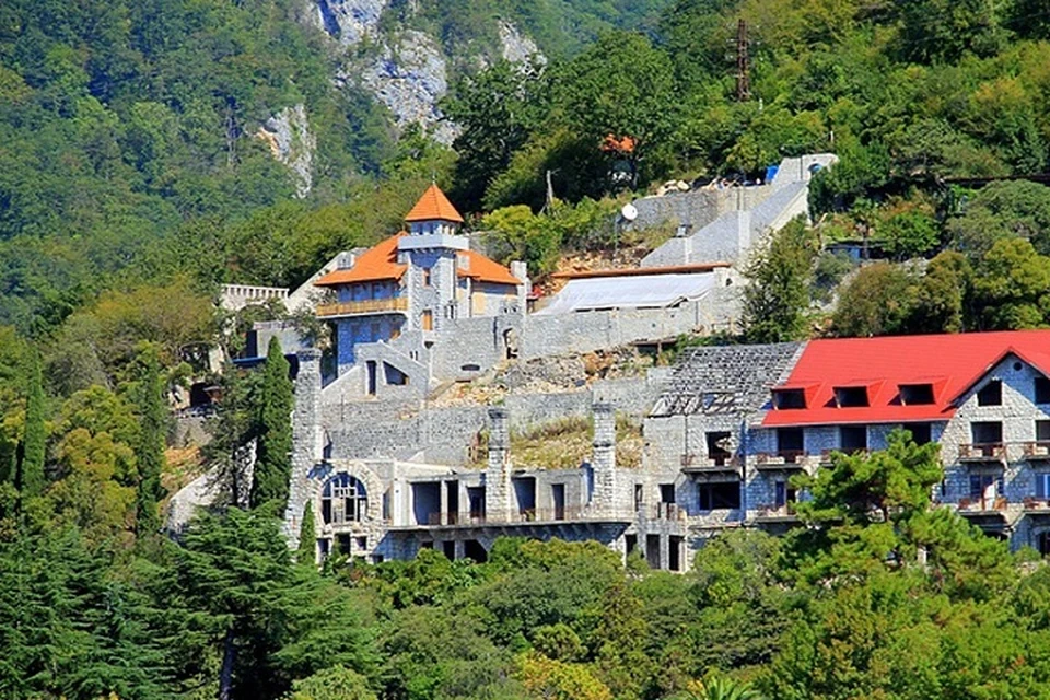 Дворец принца ольденбургского в гаграх фото