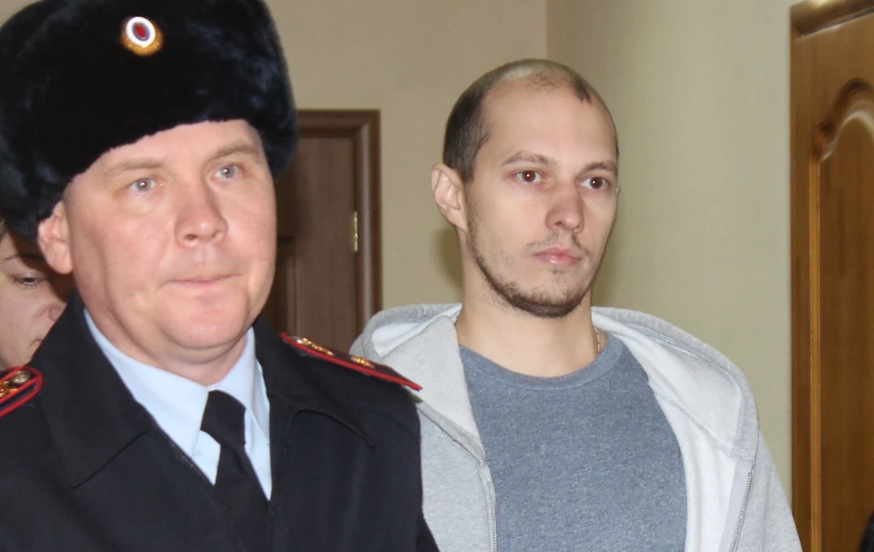 Александр Петров в зале суда вел себя спокойно, все время ссылался на адвокатов